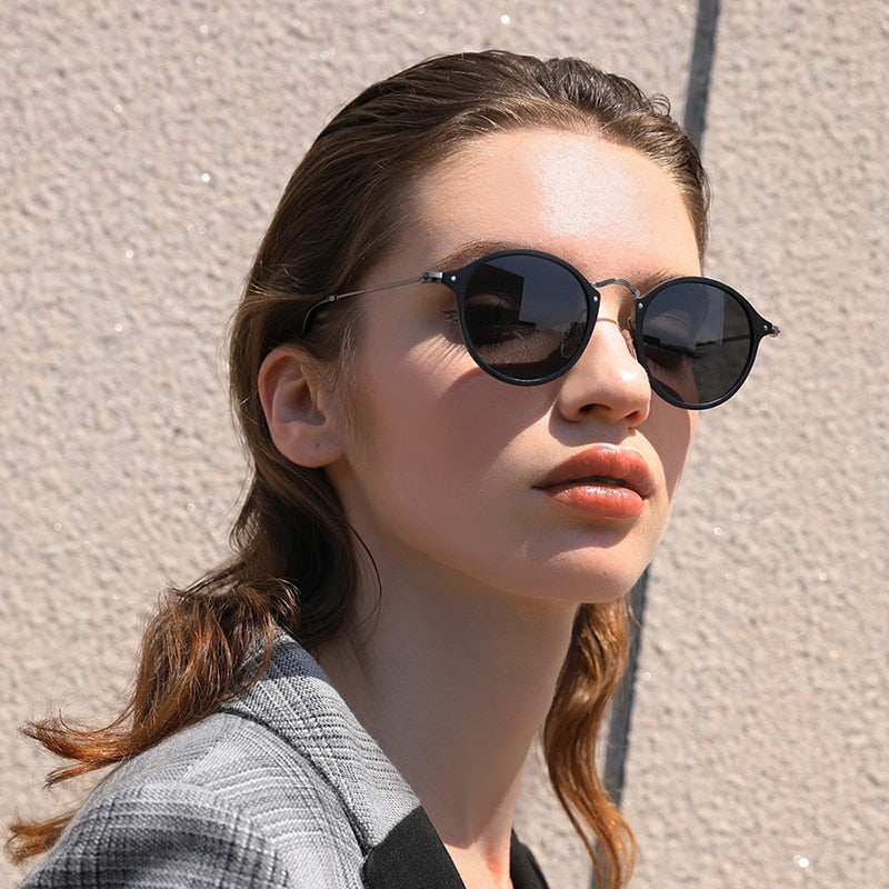 Female model wearing black Barcur Vintage Round-Frame sunglasses